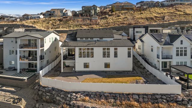 886 S WINTER LN, North Salt Lake, UT 84054