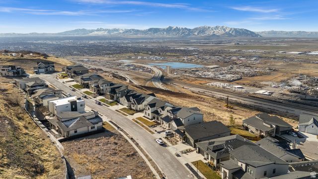 886 S WINTER LN, North Salt Lake, UT 84054