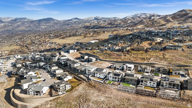 886 S WINTER LN, North Salt Lake, UT 84054