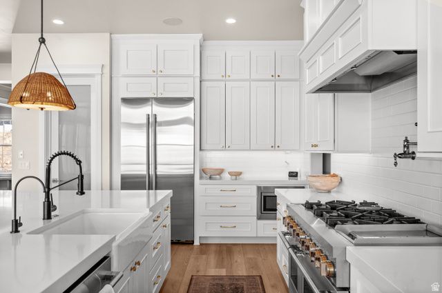 886 S WINTER LN, North Salt Lake, UT 84054