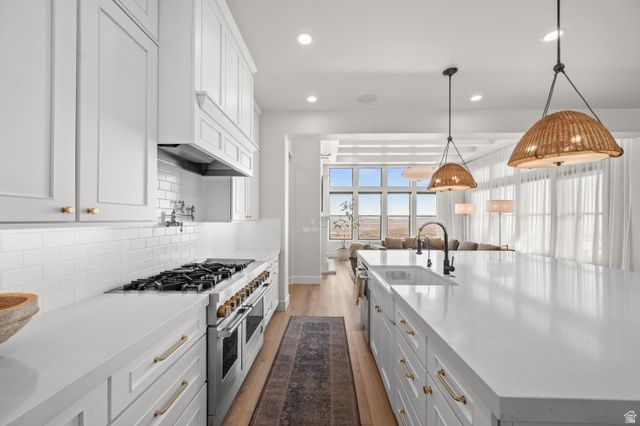 886 S WINTER LN, North Salt Lake, UT 84054