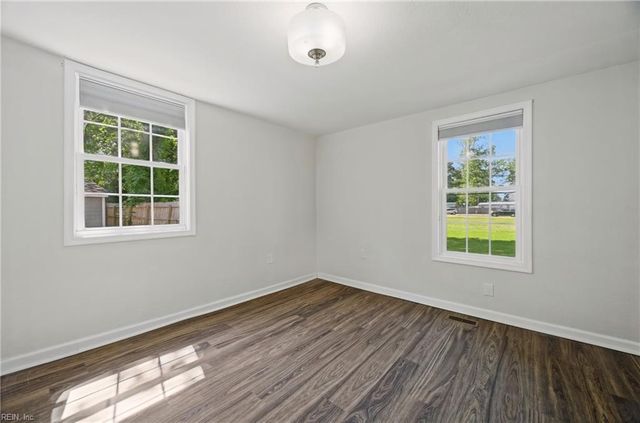 214 North St, Suffolk, VA 23434