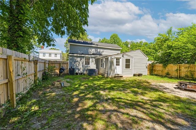 214 North St, Suffolk, VA 23434