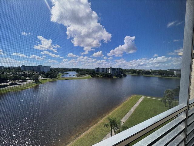 3095 N Course Dr 811, Pompano Beach, FL 33069