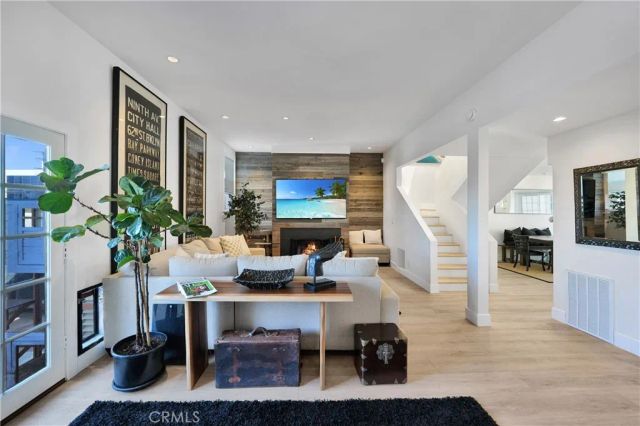 811 W 15th 2B, Newport Beach, CA 92663
