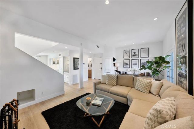 811 W 15th 2B, Newport Beach, CA 92663