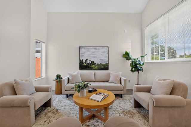 6111 Laguna Vale Way, Elk Grove, CA 95758