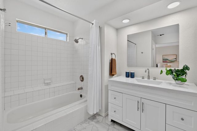 6111 Laguna Vale Way, Elk Grove, CA 95758