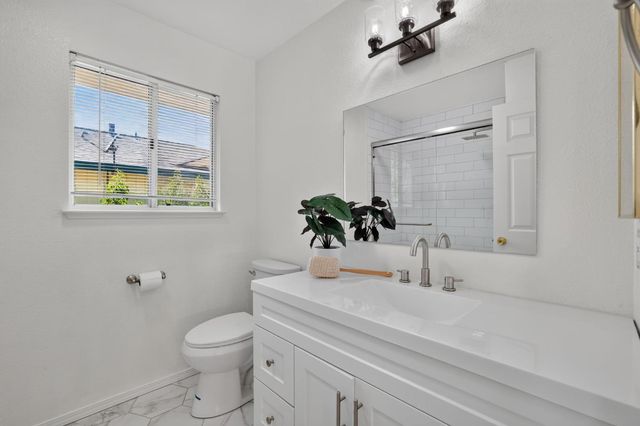 6111 Laguna Vale Way, Elk Grove, CA 95758