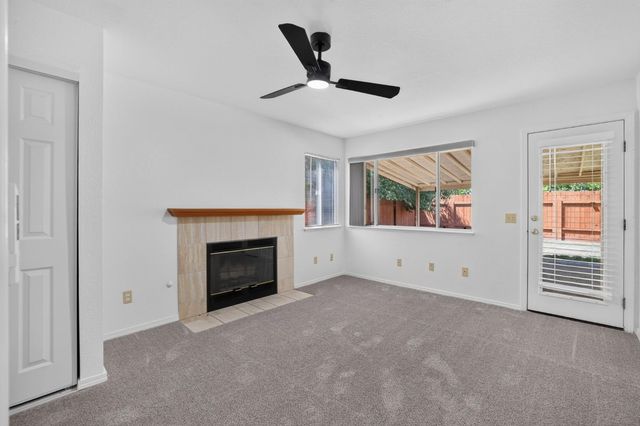 6111 Laguna Vale Way, Elk Grove, CA 95758