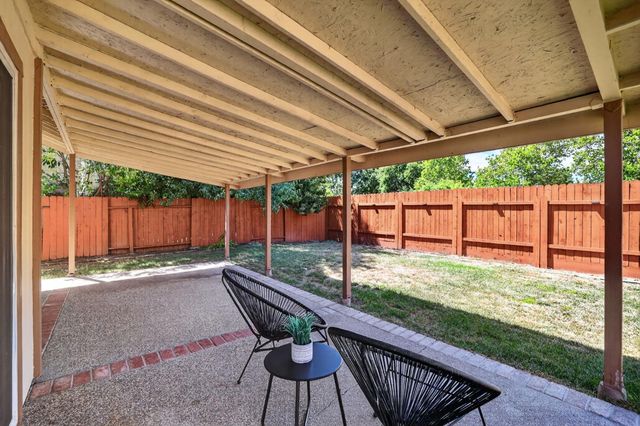 6111 Laguna Vale Way, Elk Grove, CA 95758