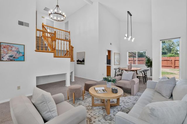 6111 Laguna Vale Way, Elk Grove, CA 95758