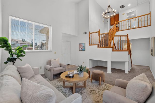 6111 Laguna Vale Way, Elk Grove, CA 95758