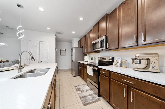 669 JUPITER BEACH ROAD, Groveland, FL 34736