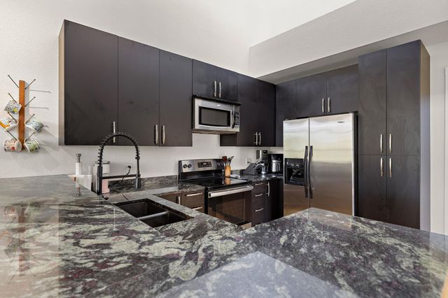 907 Duncan LN 302, Austin, TX 78705