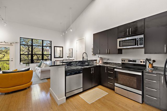 907 Duncan LN 302, Austin, TX 78705