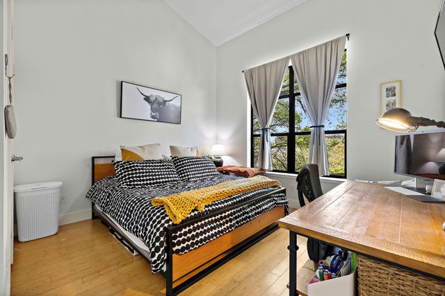 907 Duncan LN 302, Austin, TX 78705