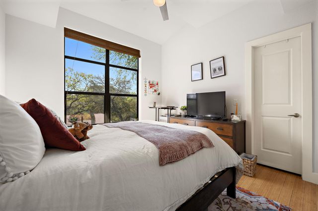 907 Duncan LN 302, Austin, TX 78705