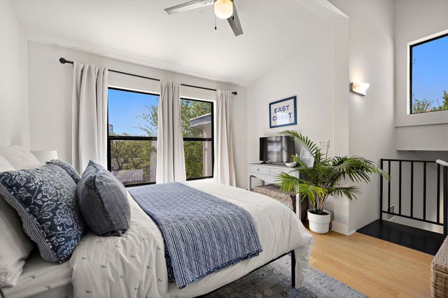 907 Duncan LN 302, Austin, TX 78705