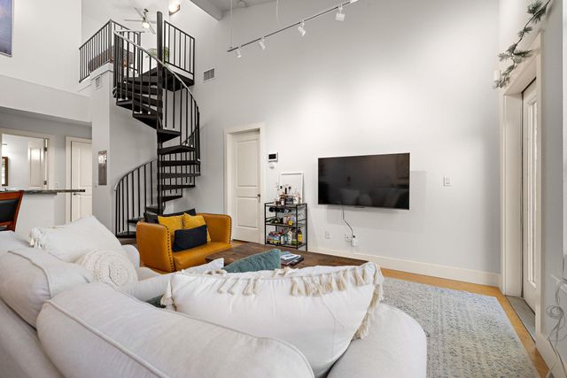 907 Duncan LN 302, Austin, TX 78705