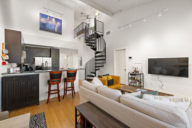 907 Duncan LN 302, Austin, TX 78705