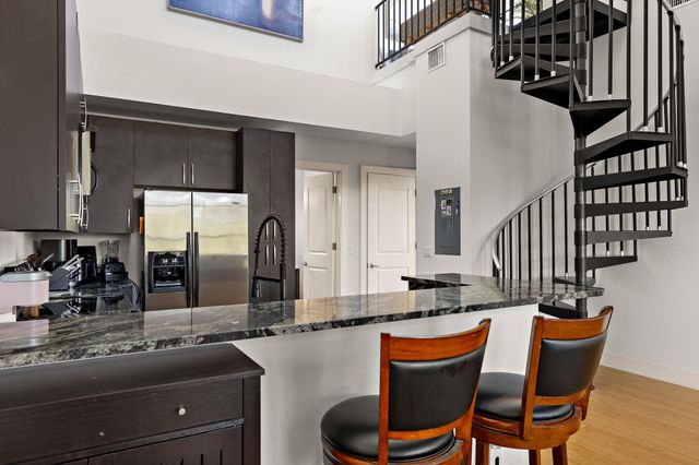 907 Duncan LN 302, Austin, TX 78705