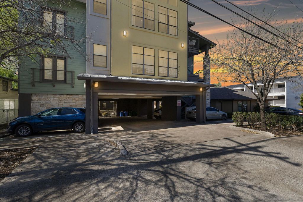 907 Duncan LN 302, Austin, TX 78705