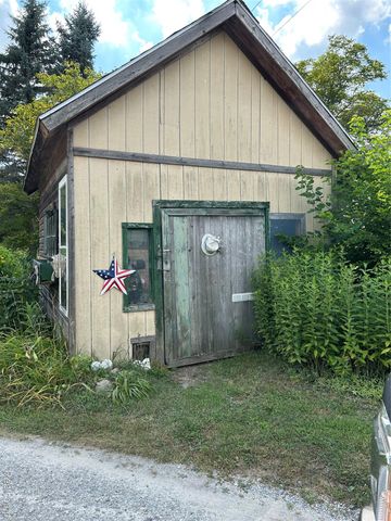 1429 E Caro Road, Caro, MI 48723