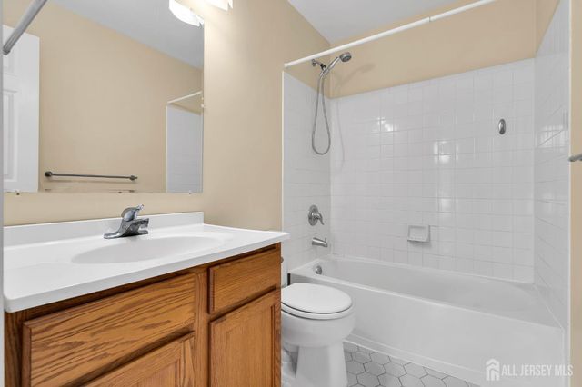 63 Giera Court, Parlin, NJ 08859