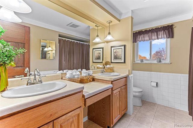 16515 Festian Drive, Clinton Township, MI 48035