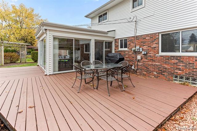 16515 Festian Drive, Clinton Township, MI 48035
