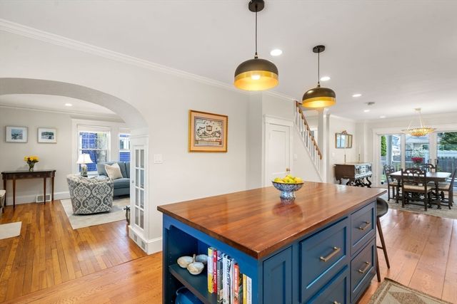 11 Fairlawn St, Needham, MA 02492