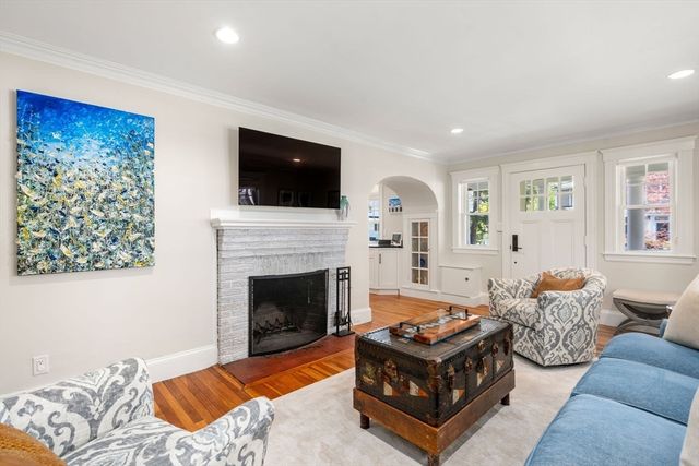 11 Fairlawn St, Needham, MA 02492