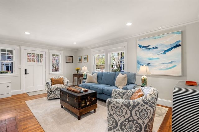 11 Fairlawn St, Needham, MA 02492