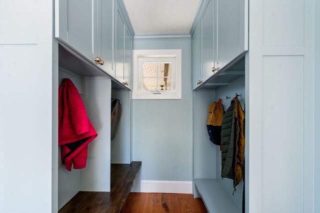 11 Fairlawn St, Needham, MA 02492