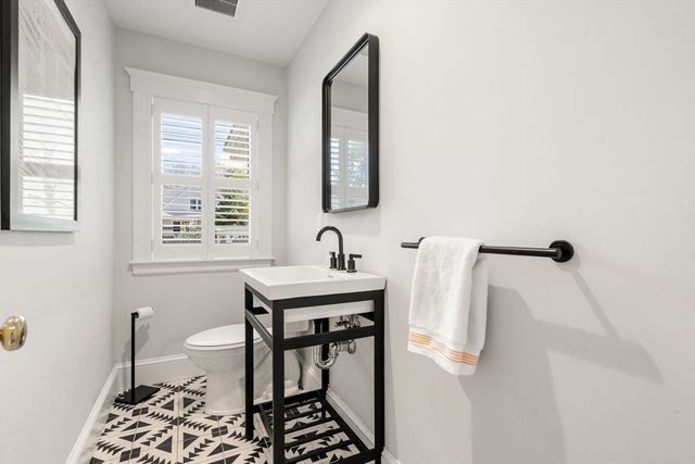 11 Fairlawn St, Needham, MA 02492