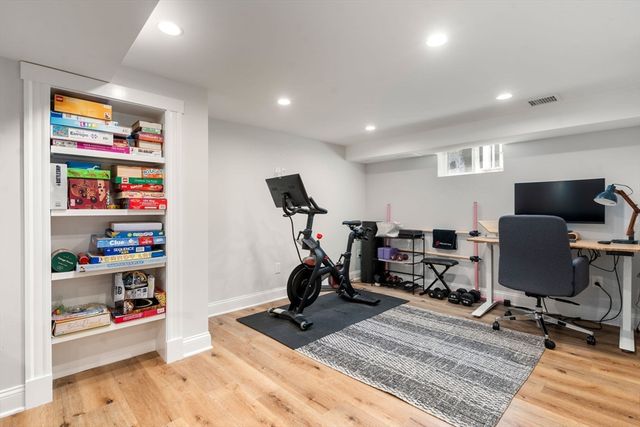 11 Fairlawn St, Needham, MA 02492