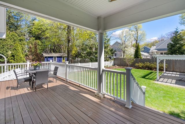 11 Fairlawn St, Needham, MA 02492