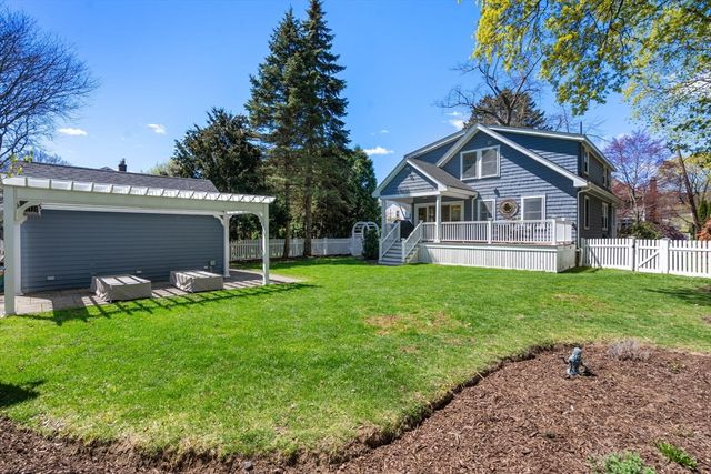 11 Fairlawn St, Needham, MA 02492