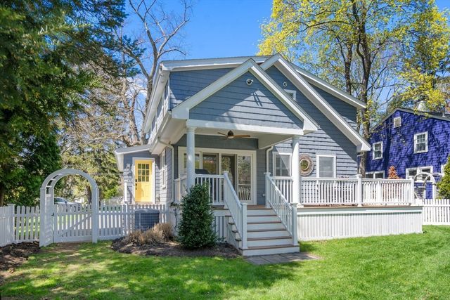 11 Fairlawn St, Needham, MA 02492