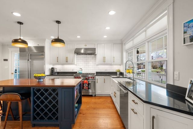 11 Fairlawn St, Needham, MA 02492