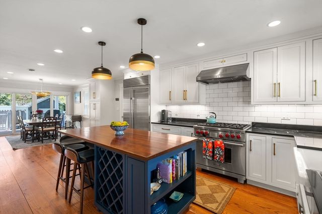 11 Fairlawn St, Needham, MA 02492