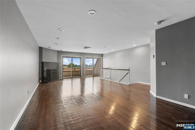 300 Gorge Road 2, Cliffside Park, NJ 07010