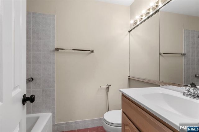 300 Gorge Road 2, Cliffside Park, NJ 07010