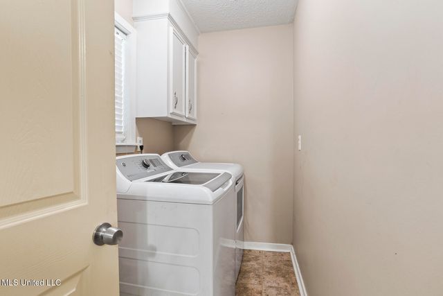 102 Spanish Moss Drive, Clinton, MS 39056