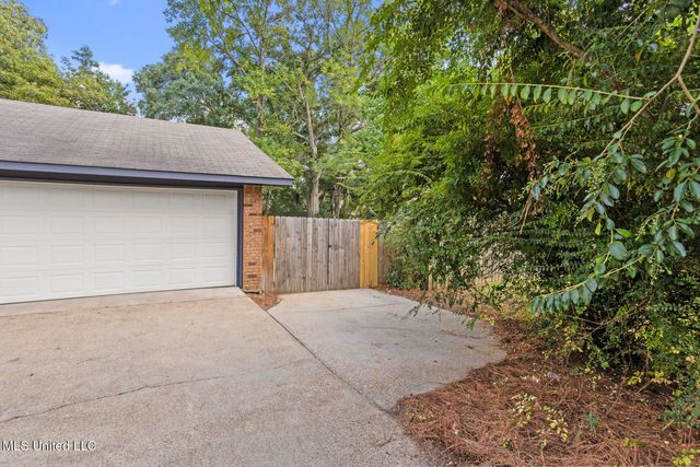 102 Spanish Moss Drive, Clinton, MS 39056