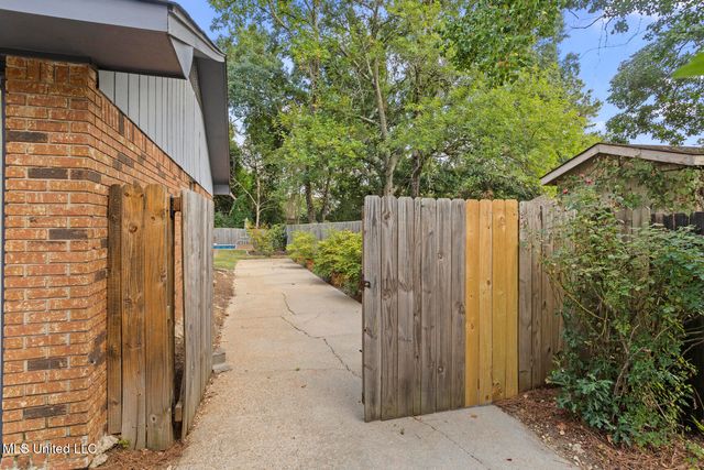 102 Spanish Moss Drive, Clinton, MS 39056