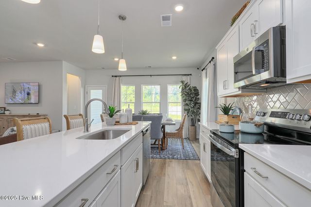 706 Mallory Drive, Sneads Ferry, NC 28460