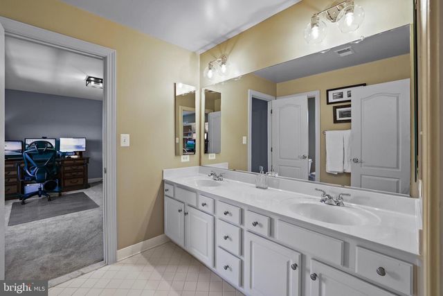 24266 SUNNY MEADOW LN, Aldie, VA 20105