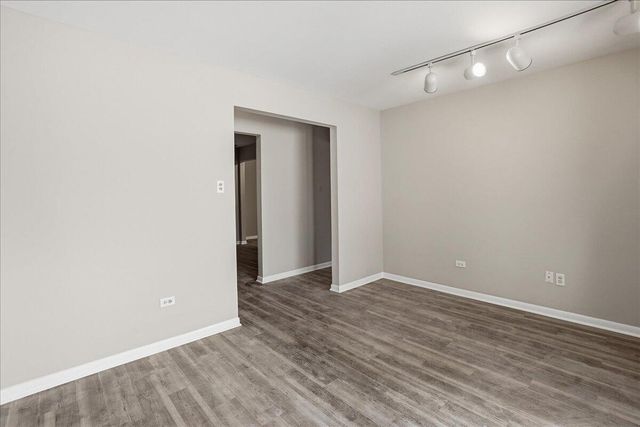 405 Old Stone Road E4, Munster, IN 46321
